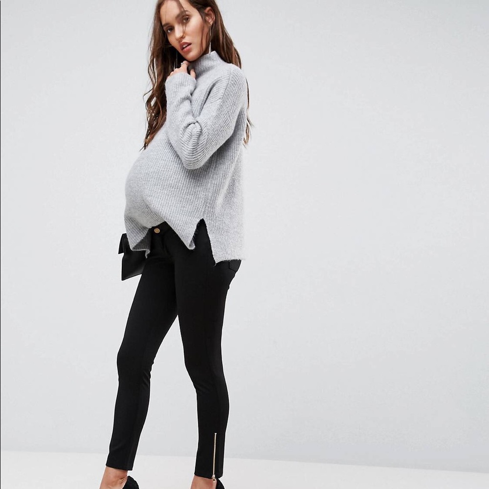 BRAND NEW! Black pants with stretch & zipper ankle